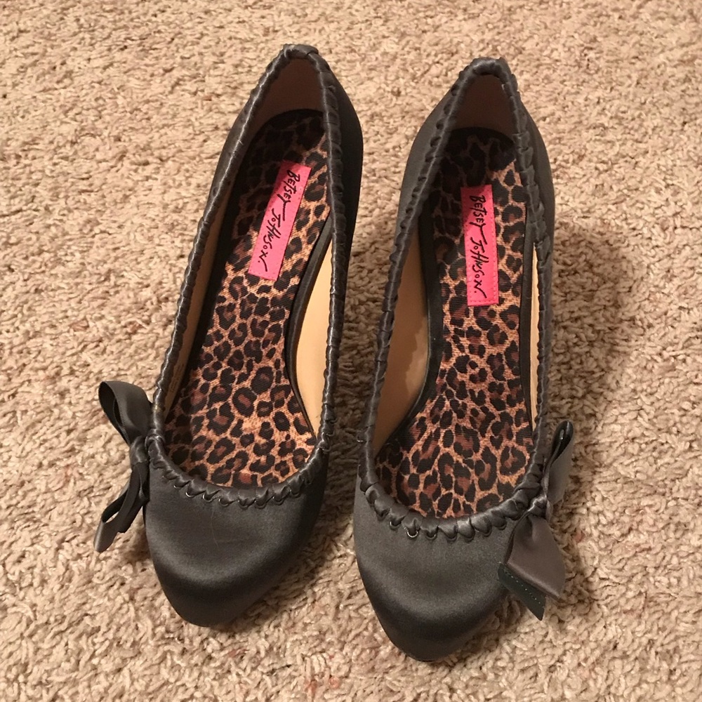 Satin Betsey Johnson pumps